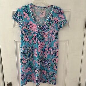 Lily Pulitzer TShirt V Neck with Poms. Size Small
